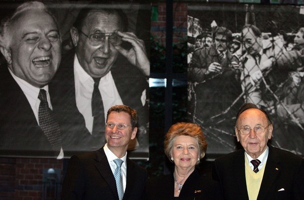 Description: Barabara Genscher, hans-dietrich and guido Westerwelle.jpg