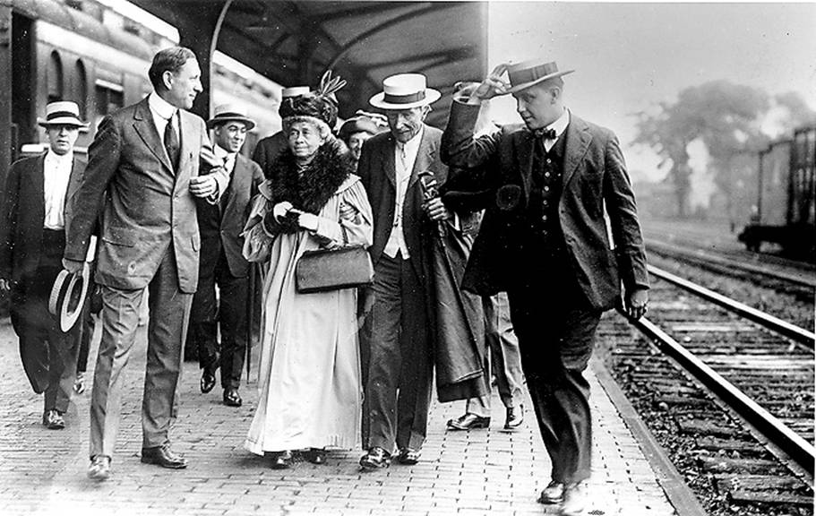 John and family members departing train in Cleveland, Ohio.jpg